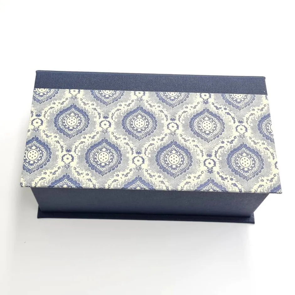 Online Buchbinderei Frühauf ABVERKAUF /// Kästchen Box Klappdeckelkasten Blau Weiß – Schmuckkasten, Utensilo & Geschenkbox