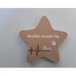 Deko-Objekte^FlyingLoveDesign Andenken an ein Haustier, Geschenk für Hundebesitzer, personalisierter Stern aus Holz mit Hundepfoten