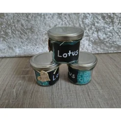 Badesalz^Kleine Wohlfühlmanufaktur Badesalz handgemacht, Lotus, mediterranes Meersalz im Glas mit Birkenherz