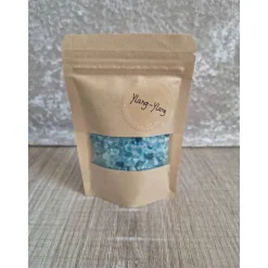 Badesalz^Kleine Wohlfühlmanufaktur Badesalz handgemacht, Ylang-Ylang, mediterranes Meersalz in Kraftpapiertüte