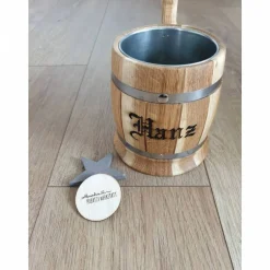 AlexandrasKreativwerkstatt Bierkrug aus massivem Eichenholz Eiche Krug Holzkrug ca. 0,5L Edelstahleinsatz, Bierliebhaber, Bierkenner