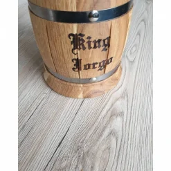 AlexandrasKreativwerkstatt Bierkrug aus massivem Eichenholz Eiche Krug Holzkrug ca. 0,5L Edelstahleinsatz, Bierliebhaber, Bierkenner