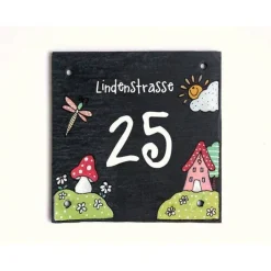 Discount Schieferheld Bunte Hausnummer aus Schiefer – Personalisiertes, handbemaltes Hausnummernschild mit Straßenname und Zahl, einzigartiges Einzugsgeschenk