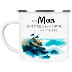 Becher & Tassen^Cadouri Camping Emaille Tasse DAS MEER RUFT, Campingbecher, Geschenk für Camper