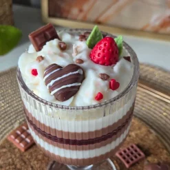 AlisaDeco Dessert-Duftkerze Schokolade, Erdbeere & Vanille | Handgefertigt