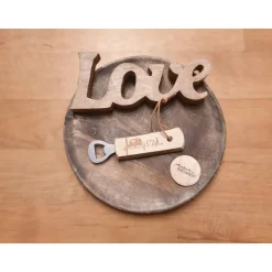AlexandrasKreativwerkstatt Flacher lach mit Lederband natur Flaschenöffner mit Name aus Erle, Gravur, Laser, Bier, Geschenk