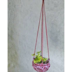 Blumentöpfe^Fun-Design Gehäkelte Blumenampel mit Bändern aus Garn und Holzperlen, auch toll als Utensilo nutzbar