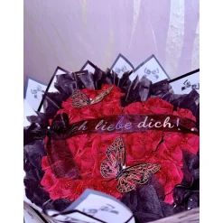 Best Boujee Bouquets and more Handgefertigter Rosenstrauß mit roten Glitzerrosen – Herzstrauß als romantisches Geschenk