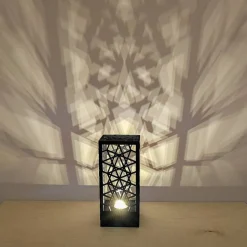 ARLUMA Moderne Geometrische Holzlampe – Kabellos mit Timerfunktion – Nachttischleuchte – Sanftes Licht – Dekorative Tischleucht