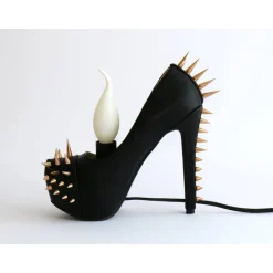 New Interieur-Idee Moderne Tischlampe | sexy Nachttischlampe aus echten Plateau High Heels mit Spikes, schwarz & pink