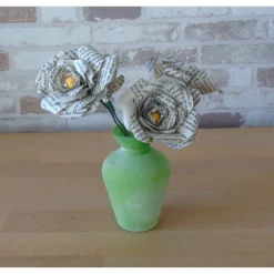 Sale Büchertruhe Papierblumen Gardenie aus alten Buchseiten – Handgemachte Blumendeko & Geschenkidee