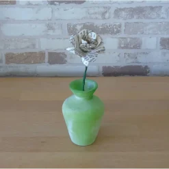 Büchertruhe Papierrose aus alten Buchseiten – Handgemachte Buchrose als Geschenk & Deko