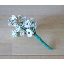 Sale Büchertruhe Papierrosenstrauß aus alten Buchseiten – Kleine Rosen – Handgemachte Blumendeko – Geschenkidee
