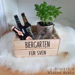 Hot SelfmadeStudio Personalisierte Biergarten & Kräutergarten Kiste – DIY Geschenk für Muttertag & Vatertag mit Namen, Aufkleber & Holzkiste