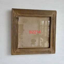 Bilderrahmen^Altholzspiegel Rustikaler Bilderrahmen 30x30 cm aus sonnenverbrannten Stadelbrettern – Handgemachter Holzrahmen mit Glas & Rückwand