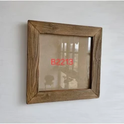 Bilderrahmen^Altholzspiegel Rustikaler Bilderrahmen 30x30 cm aus sonnenverbrannten Stadelbrettern – Handgemachter Holzrahmen mit Glas & Rückwand