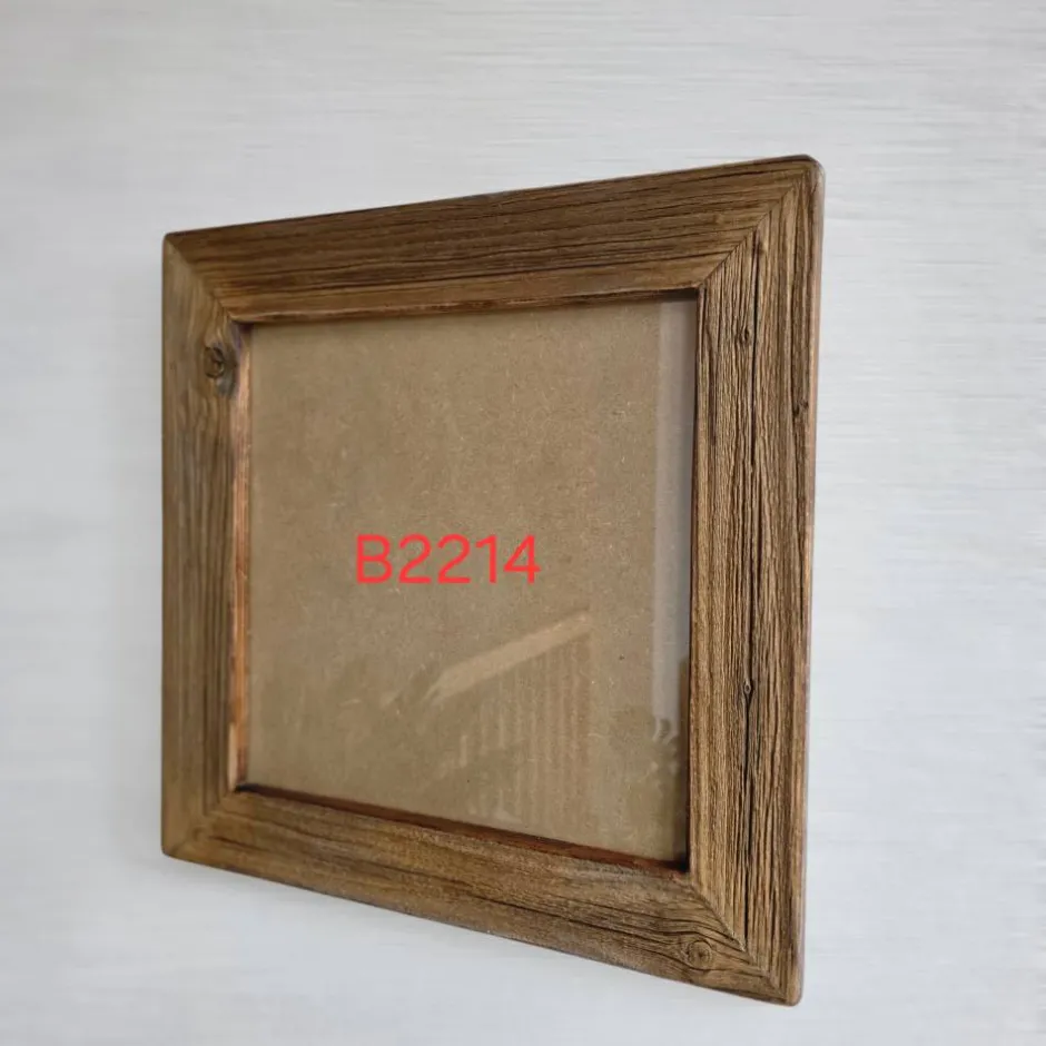 Bilderrahmen^Altholzspiegel Rustikaler Bilderrahmen 30x30 cm aus sonnenverbrannten Stadelbrettern – Handgemachter Holzrahmen mit Glas & Rückwand