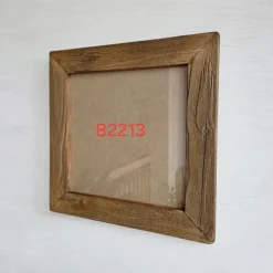 Bilderrahmen^Altholzspiegel Rustikaler Bilderrahmen 30x30 cm aus sonnenverbrannten Stadelbrettern – Handgemachter Holzrahmen mit Glas & Rückwand