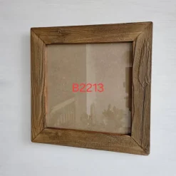 Bilderrahmen^Altholzspiegel Rustikaler Bilderrahmen 30x30 cm aus sonnenverbrannten Stadelbrettern – Handgemachter Holzrahmen mit Glas & Rückwand