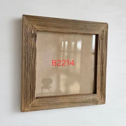 Bilderrahmen^Altholzspiegel Rustikaler Bilderrahmen 30x30 cm aus sonnenverbrannten Stadelbrettern – Handgemachter Holzrahmen mit Glas & Rückwand