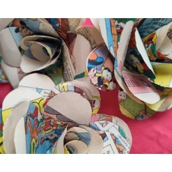 RoBo-Abenteuer SALE -30% (Code: NEUEABENTEUER) | Upcycling Papierrose aus echten Comicseiten – Handgefertigte Comic-Blume