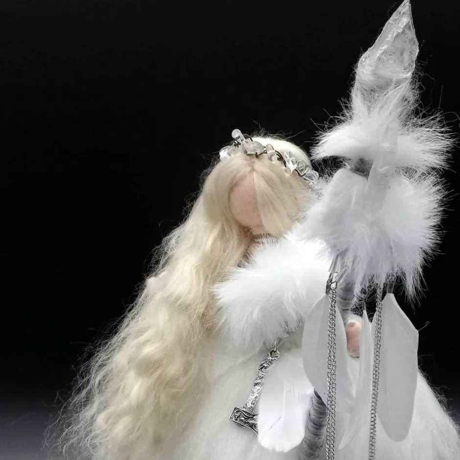 Discount Märchenglanz Schamanenelfe ISADORA - Schamanin Filzfigur mit Bergkristall Wegbegleiterin Filzelfe Filzkunst Altarfigur