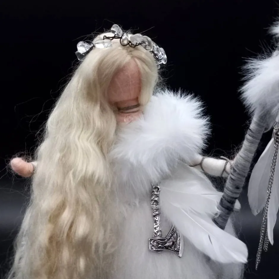 Discount Märchenglanz Schamanenelfe ISADORA - Schamanin Filzfigur mit Bergkristall Wegbegleiterin Filzelfe Filzkunst Altarfigur