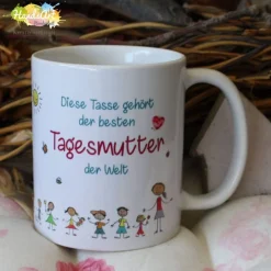Becher & Tassen^HandsArt Handarbeit Tasse - Diese Tasse gehört der besten Tagesmutter der Welt