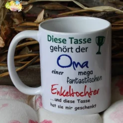 Becher & Tassen^HandsArt Handarbeit Tasse - Diese Tasse gehört der Oma - Enkeltochter