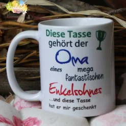 Becher & Tassen^HandsArt Handarbeit Tasse - Diese Tasse gehört der Oma - Enkelsohn